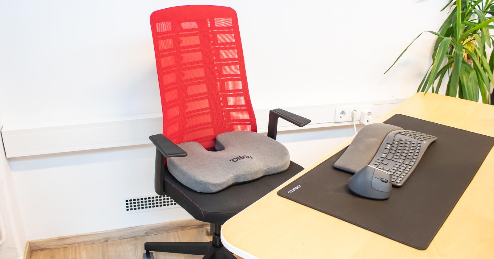 Ist ein Sitzkissen am Bürostuhl sinnvoll?